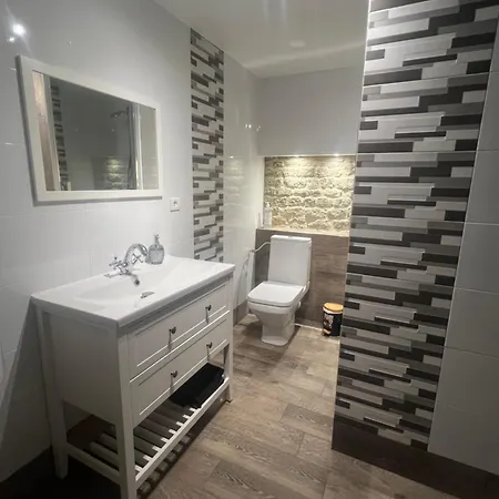 1 Chateau Bellenau * Saint-Come-du-Mont