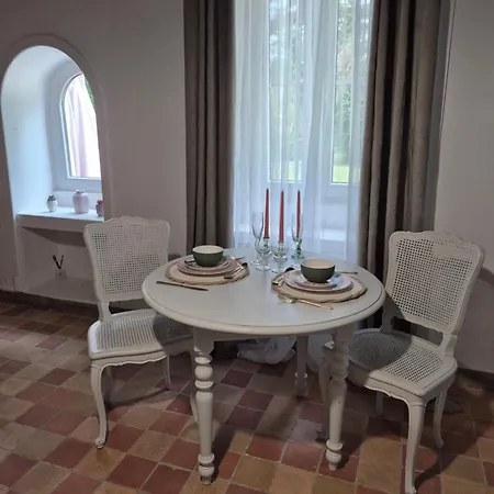 1 Chateau Bellenau * Saint-Come-du-Mont